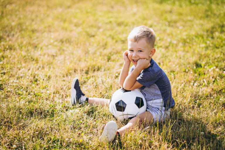Cum iti pregatesti prescolarul de primul antrenament la fotbal?